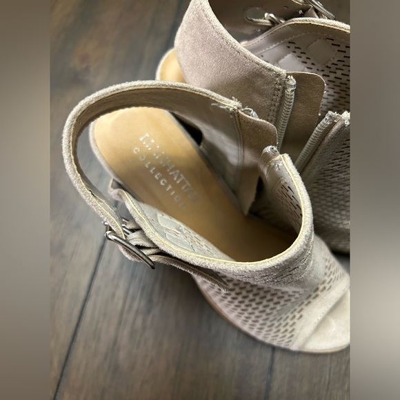 Manhattan Collection Wedges - Picture 2 of 3